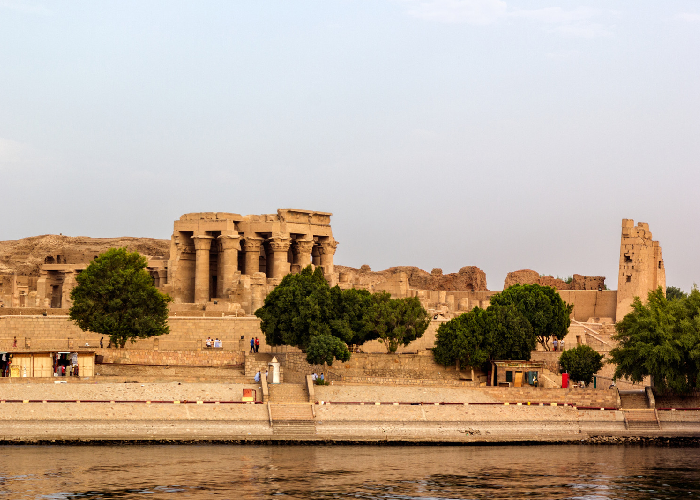 Day Tour from Hurghada to Luxor & Aswan: Nile Valley Highlights